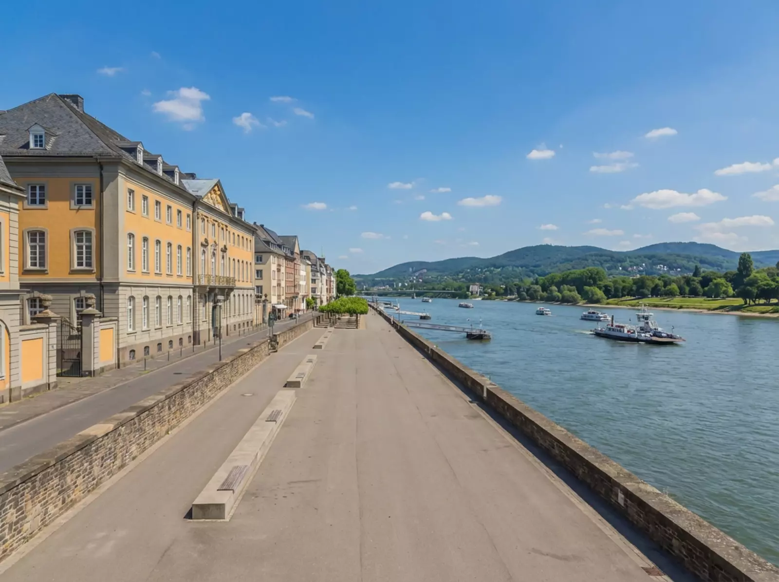 Fotorealistisches Bonn Rheinufer: Promenade, historische Bauten, Boote, Panoramapark, Fährverkehr.