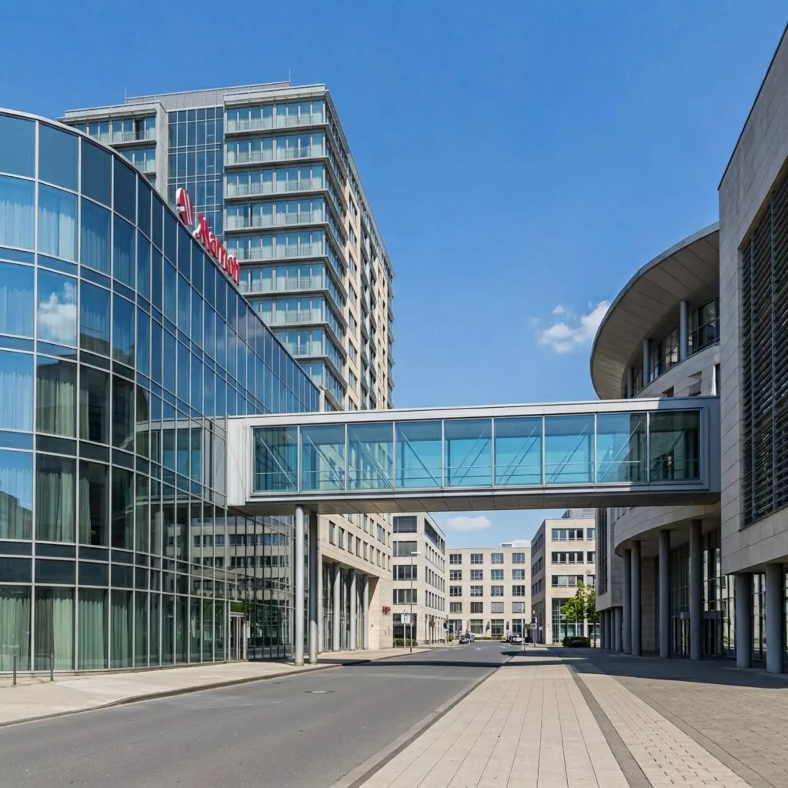 Karl-Carstens-Straße Bonn: Varieté-Theater, Hotel, direkter Anschluss an WCCB, ortstreu.